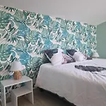 Maison Pour 4 Personnes En Bord De *