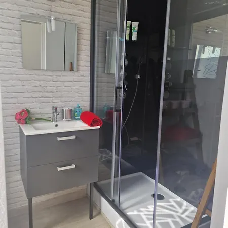 Maison Pour 4 Personnes En Bord De *