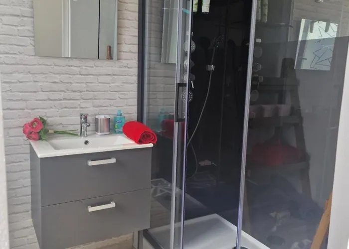 Maison Pour 4 Personnes En Bord De *